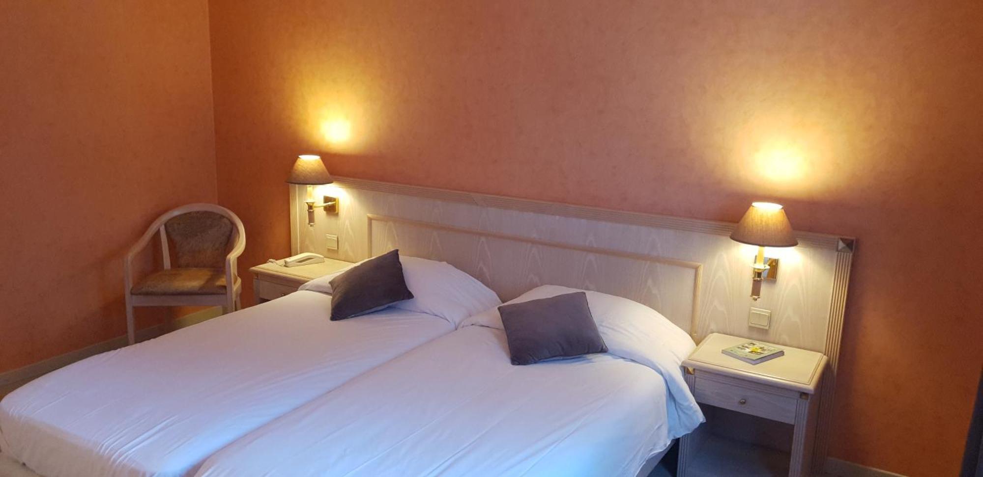 Logis L'Auberge Bourbonnaise Saint-Yorre Kültér fotó