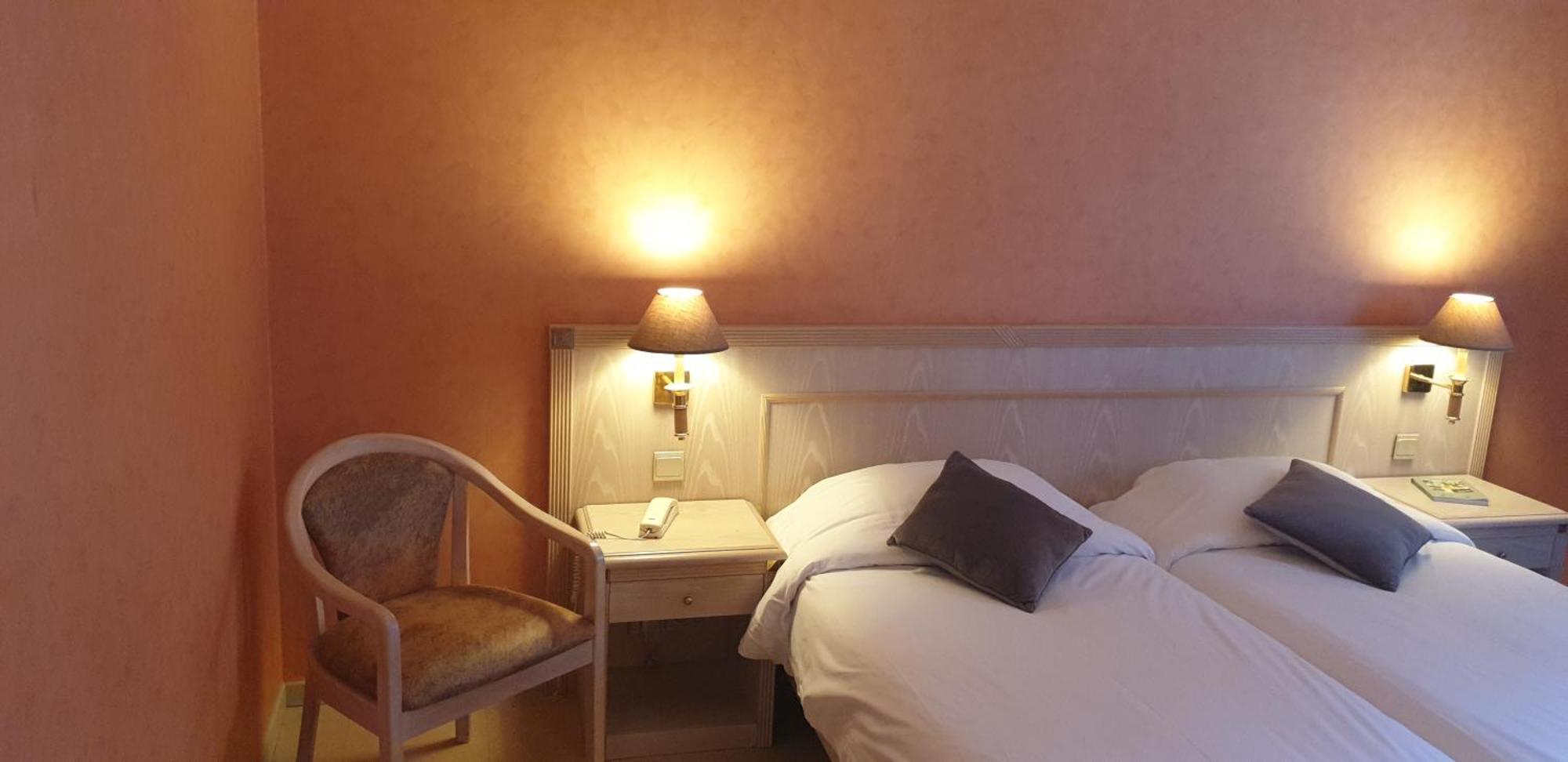 Logis L'Auberge Bourbonnaise Saint-Yorre Kültér fotó
