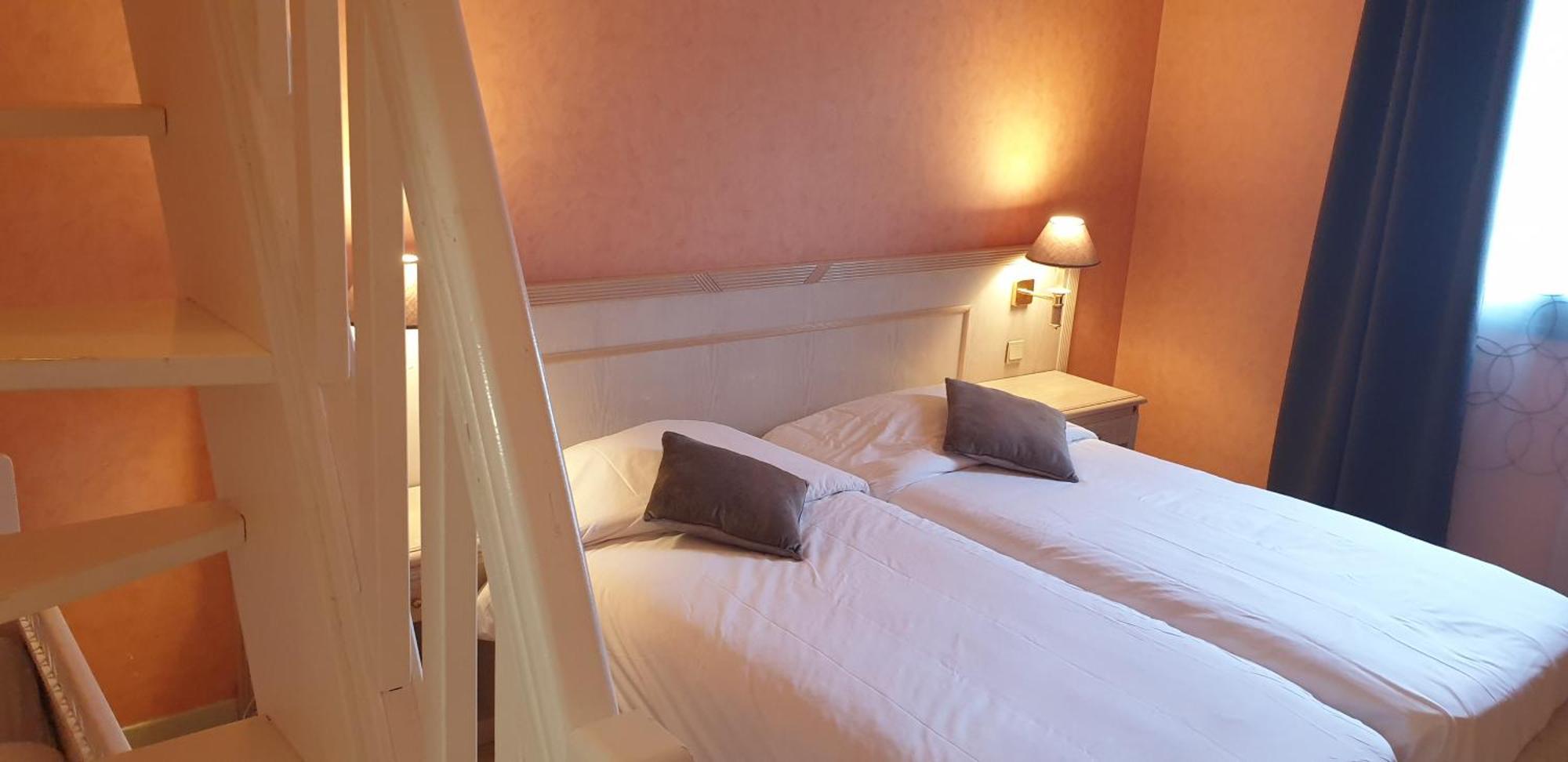Logis L'Auberge Bourbonnaise Saint-Yorre Kültér fotó