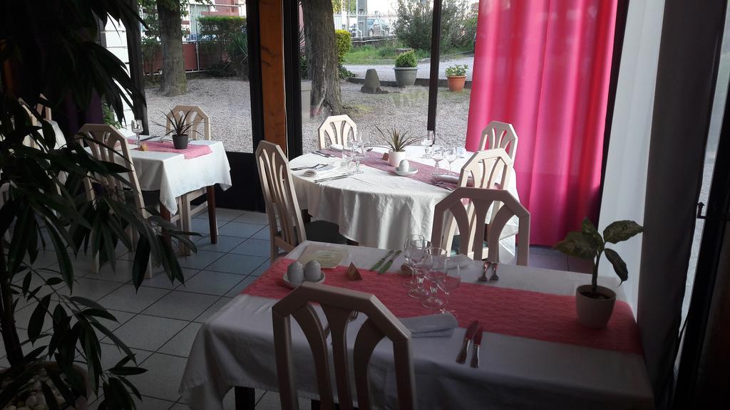 Logis L'Auberge Bourbonnaise Saint-Yorre Kültér fotó
