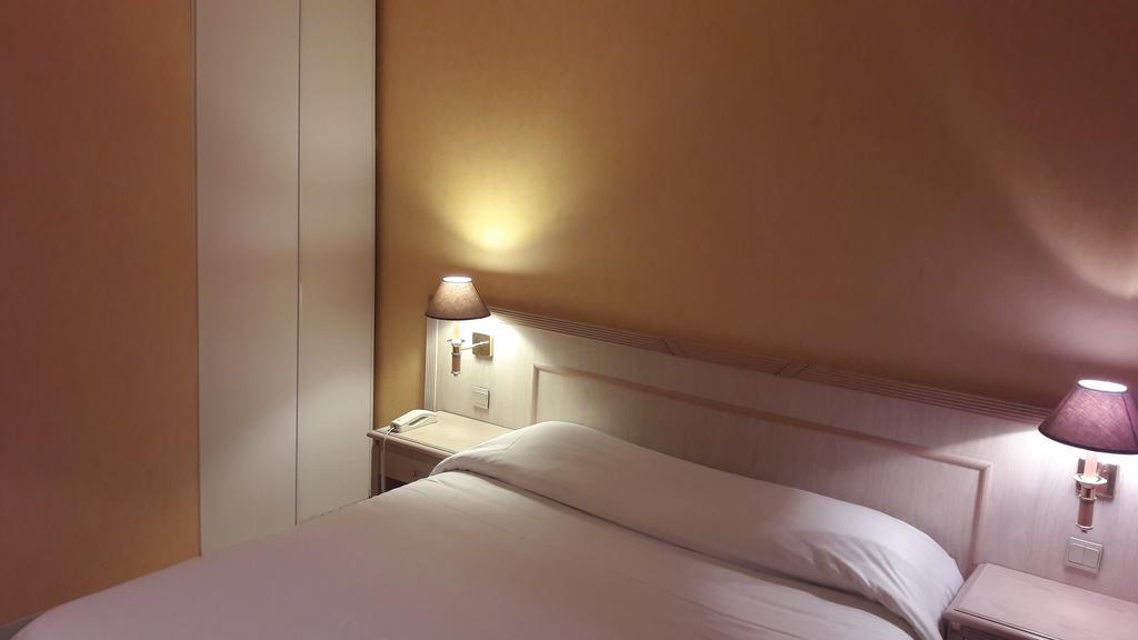 Logis L'Auberge Bourbonnaise Saint-Yorre Kültér fotó