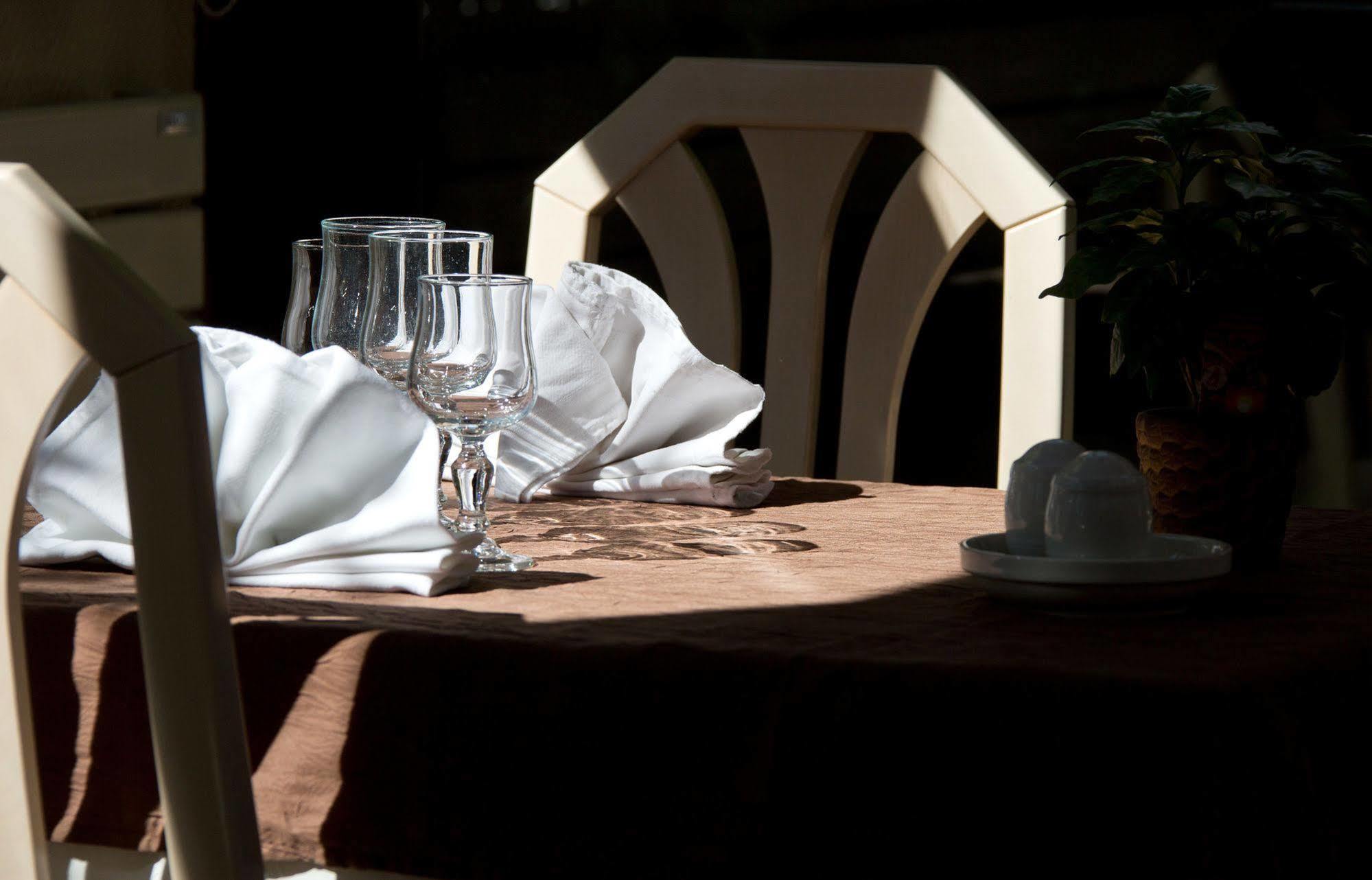 Logis L'Auberge Bourbonnaise Saint-Yorre Kültér fotó
