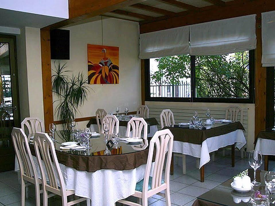 Logis L'Auberge Bourbonnaise Saint-Yorre Kültér fotó